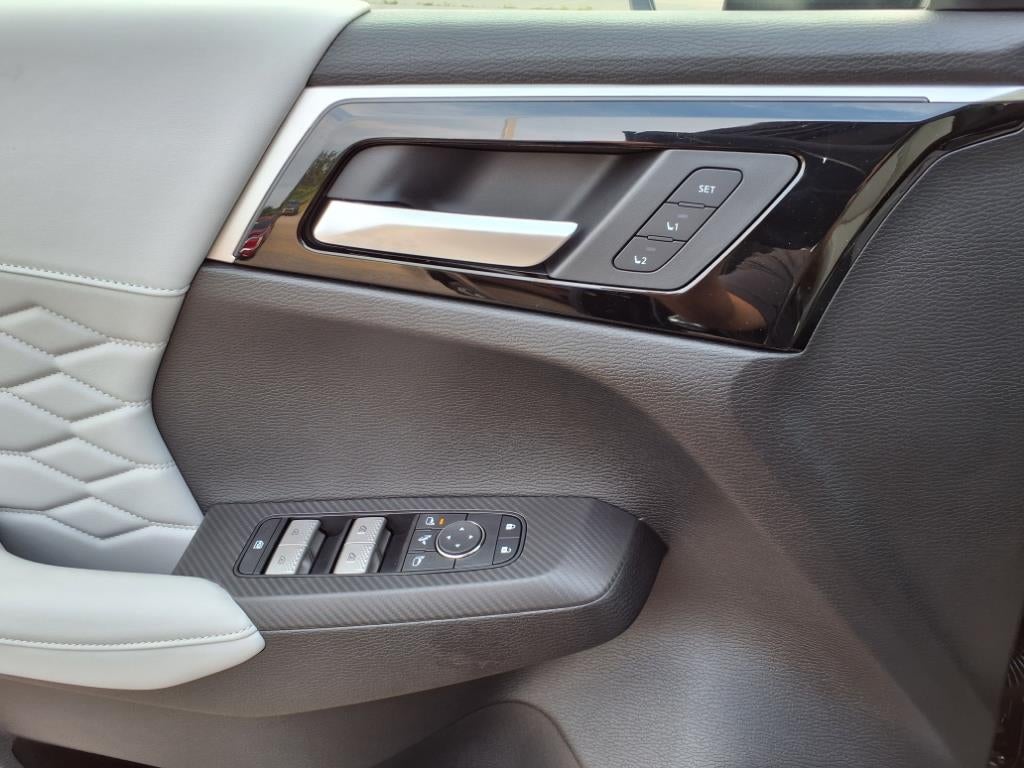 2025 Mitsubishi Outlander Platinum Edition