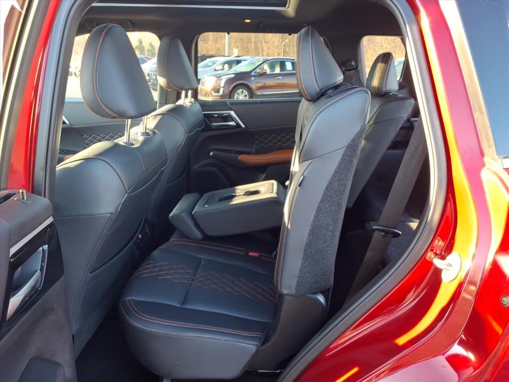 2024 Mitsubishi Outlander Base