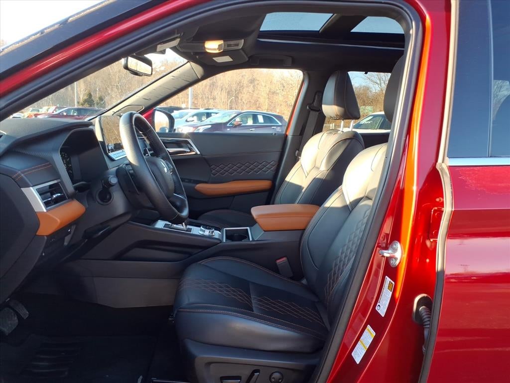 2024 Mitsubishi Outlander Base