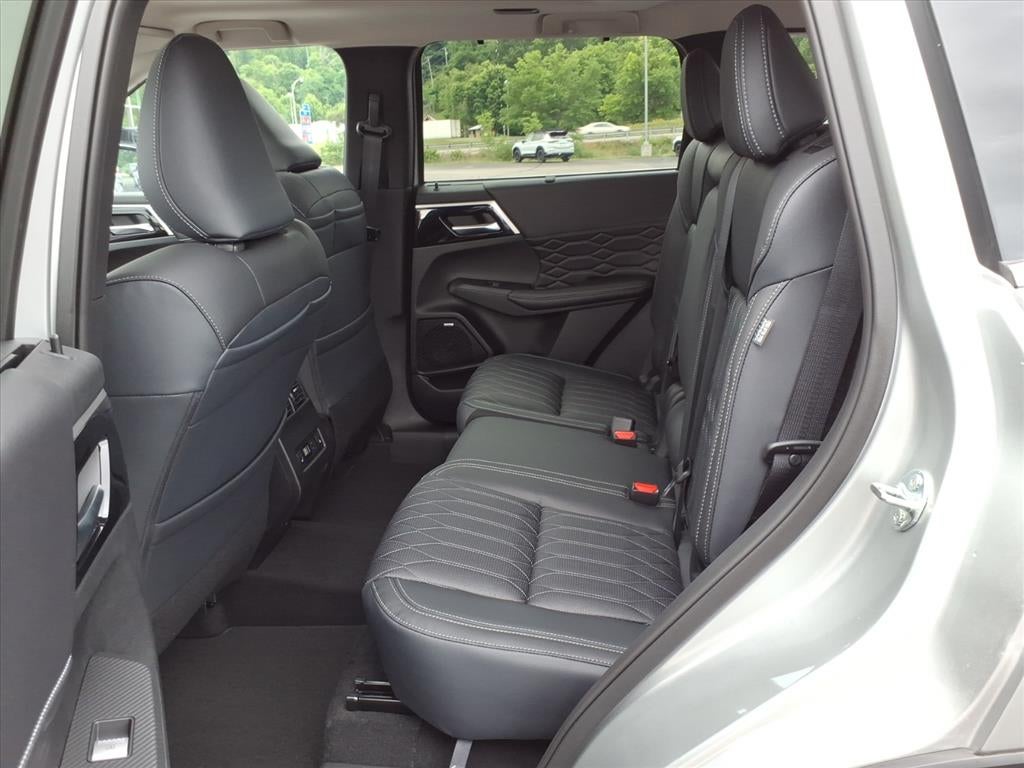 2026 Mitsubishi Outlander Base