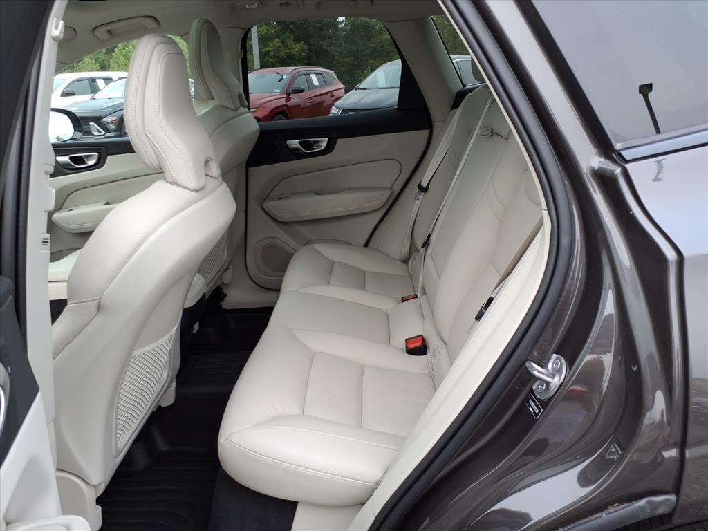 2024 Volvo XC60 Plus Dark Theme