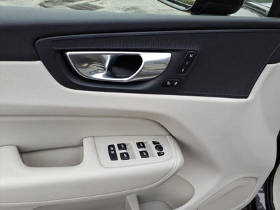 2024 Volvo XC60 Plus Dark Theme