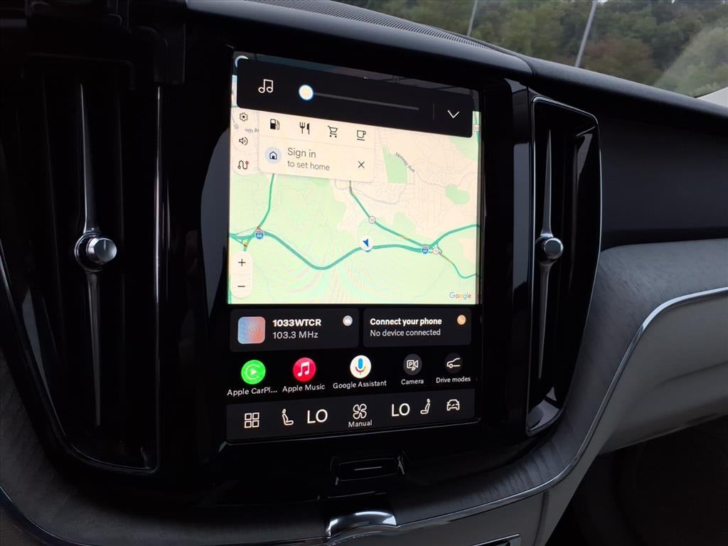 2024 Volvo XC60 Plus Dark Theme