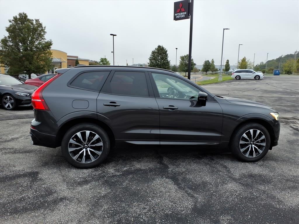 2024 Volvo XC60 Plus Dark Theme