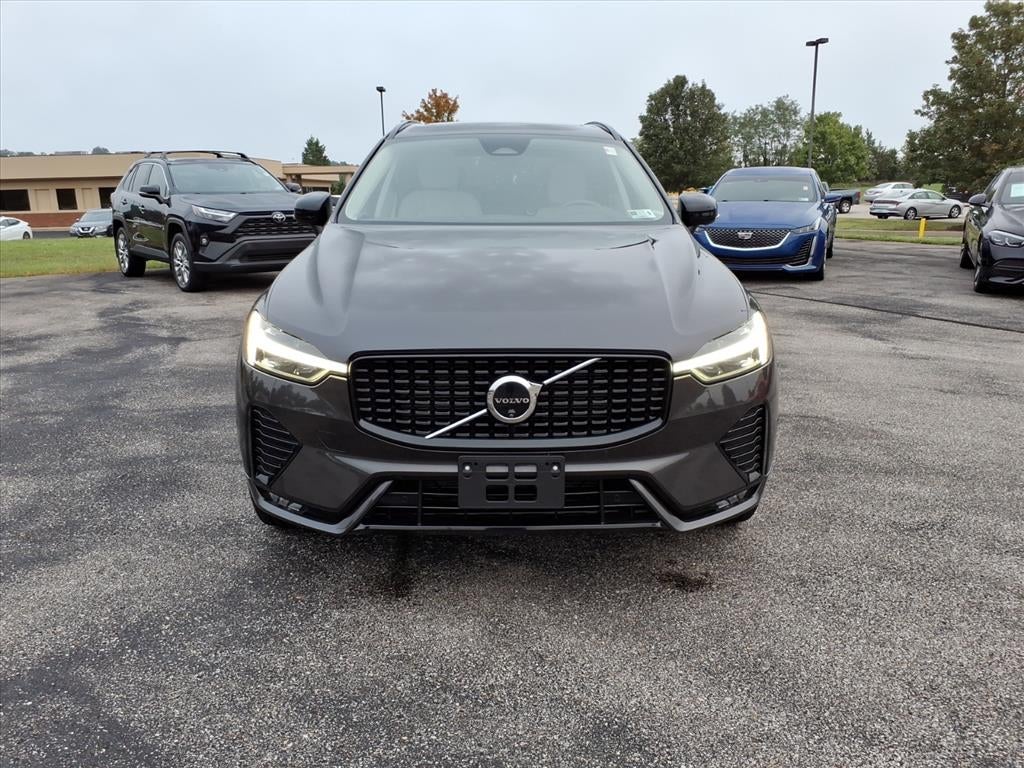 2024 Volvo XC60 Plus Dark Theme