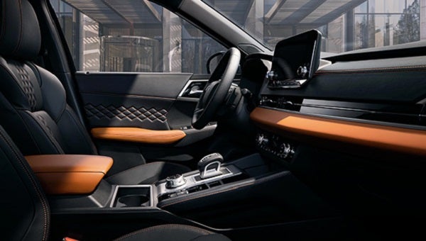 2023 Outlander Interior | Goldy Mitsubishi in Huntington WV